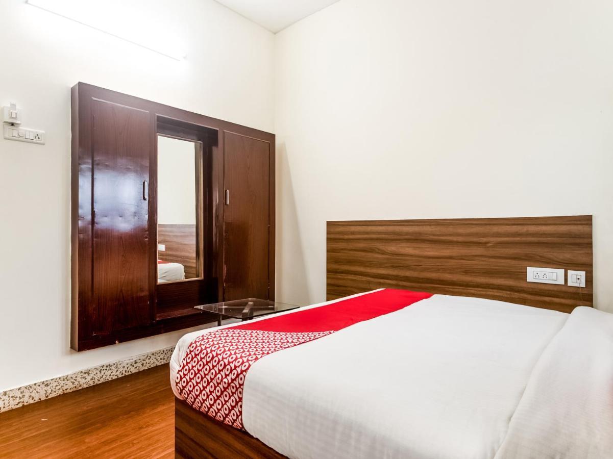 Oyo 76129 Rk Inn Guntūr Exteriér fotografie
